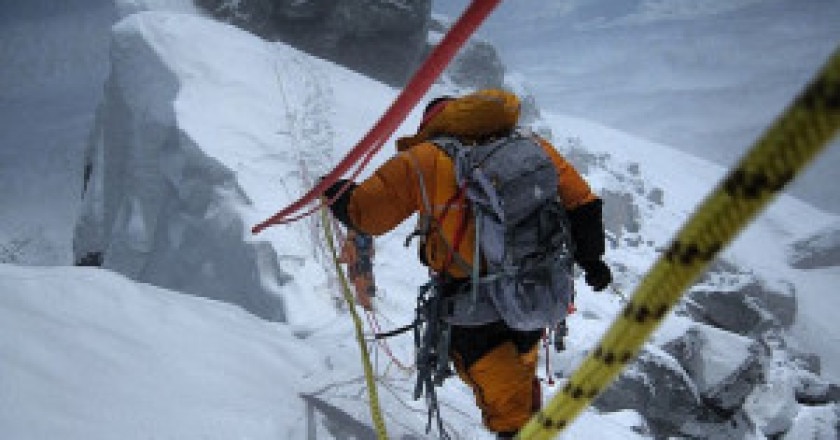 Arrivo-sulla-vetta-dellEverest-photo-Adrian-Ballinger-of-Alpenglow-Expeditions-300x242.jpg