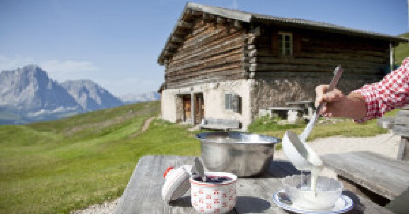 Baita-Pieralongia-credits-Val-Gardena-Marketing-Alex-Filz-300x199.jpg