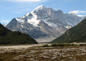 El-Cerro-San-Lorenzo-Photo-www.patagonia.com_.ar_-300x214.jpg