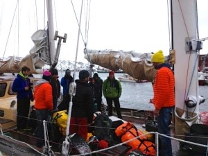 Groenlandia-il-team-in-partenza-photo-courtesy-Edurne-Pasaban-300x225.jpg