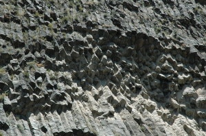 Le-Colonne-di-Basalto-in-Armenia-Sinfonia-della-roccia-Photo-Torsten-Ahren-300x199.jpg