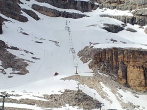 La situazione attuale del manto nevoso sulle piste di Cortina (Photo courtesy of ansa.it)