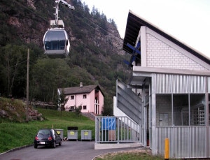 La teleferica Selma  - Landarenca presso la stazione a valle di Selma (Photo courtesy of ellenvanderslice.com)