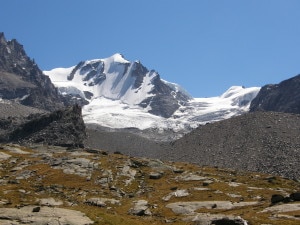 Gran Paradiso dal rifugio Chabod (Photo courtesy commons.wikimedia.org)