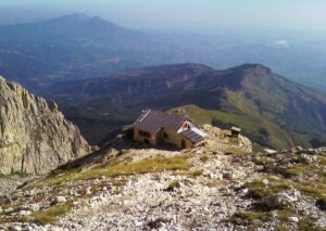 Un'immagine di archivio del Rifugio Franchetti al Gran Sasso (Gab)