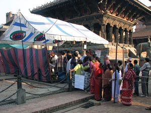 People queueing up to cast their vote in the last CA elections six years back. Photo: stanford.edu