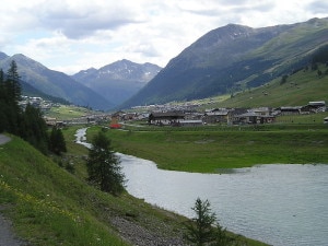 Livigno e Lago Del Gallo (Photo Massimo Macconi Wikipedia)