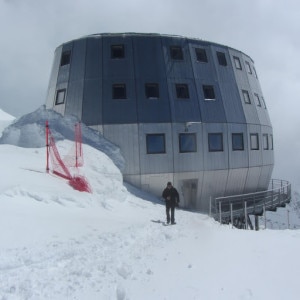 Rifugio Gouter l'evidente accumulo di neve nonché riserva d'acqua (Photo Mauro Soregaroli)