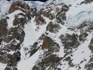 Il pilastro di granito da cui prende il nome il canalone della Sentinella Rossa