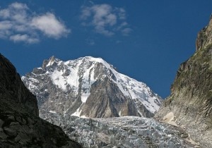 Versante svizzero dell'Aiguille d'Argentière. In basso il Ghiacciaio di Saleina (Photo courtesy of Wikimedia Commons)