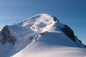 Il tratto finale della via normale francese del Monte Bianco (Photo courtesy of Wikimedia Commons)