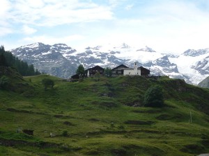 Il versante del Monte Rosa che domina Gressoney-La-Trinité (Photo courtesy of Wikimedia Commons)