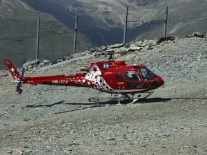 Gli elicotteri dell'Air Zermatt hanno partecipato alle ricerche dell'alpinista scomparso (Photo Hans Hillewaert courtesy of Wikimedia Commons)