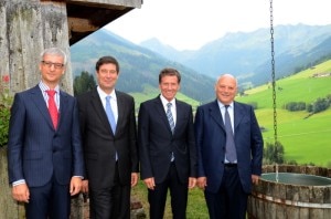 I firmatari dell'accordo: da sinistra il ministro sloveno Pikalo, il Segretario di Stato svizzero Dell'Ambrogio, il ministro austriaco Töchterle e il presidente della Provincia di Bolzano Durnwalder (Photo courtesy of www.provincia.bz.it)