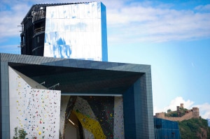 La palestra d'arrampicata Salewa-Cube a Bolzano (Photo Claudia Ziegler courtesy of www.salewa-cube.com)