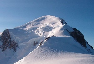 La cima del Monte Bianco vista dal versante francese (Photo courtesy of Wikimedia Commons)