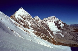 I ghiacciai di Gran Zebrù, Monte Zebrù e Ortles sono raggiungibili dalla cittadina altoatesina di Stelvio (Photo courtesy of Wikimedia Commons)