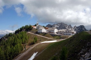 La vetta del Monte Santo di Lussari (Photo Johann Jaritz courtesy of Wikimedia Commons)