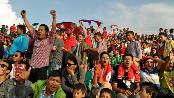 Nepal-football-fans_b