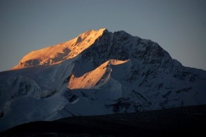 Shisha Pangma dal campo base versante nord (Photo Ski Shishapangma 2013)