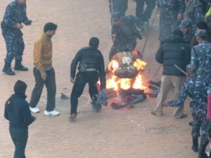 Nepal Police officers try to interrupt a free Tibet campaigner as the later immolates self in Bouddha of Kathmandu. Photo: File photo