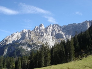 La catena montuosa dell'Engelhoerner (Photo Andre Schild courtesy of Wikimedia Commons)