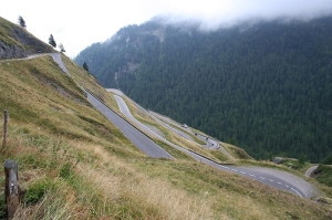 La strada del versante italiano del Passo del Rombo -foto d'archivio -(Photo RobertG courtesy of Wikimedia Commons)