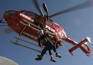 Intervento di soccorso dell'Aiut Alpin Dolomites (Photo Roland Oster courtesy of www.aiut-alpin-dolomites.com)