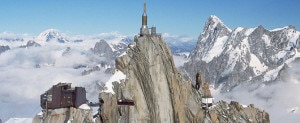 La vetta dell'Aiguille du Midi (Photo courtesy of Wikimedia Commons)