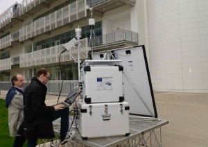 Tecnici al lavoro sulla Remote Climate Station, PoliMi Lecco. (Photo: Sergio Nessi)