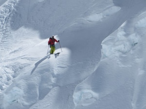 Federico Colli con gli sci sull'Icefall (photo lhotseskichallenge.com)