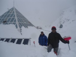 Piramide, 80 cm di neve (Photo Pema Sherpa)