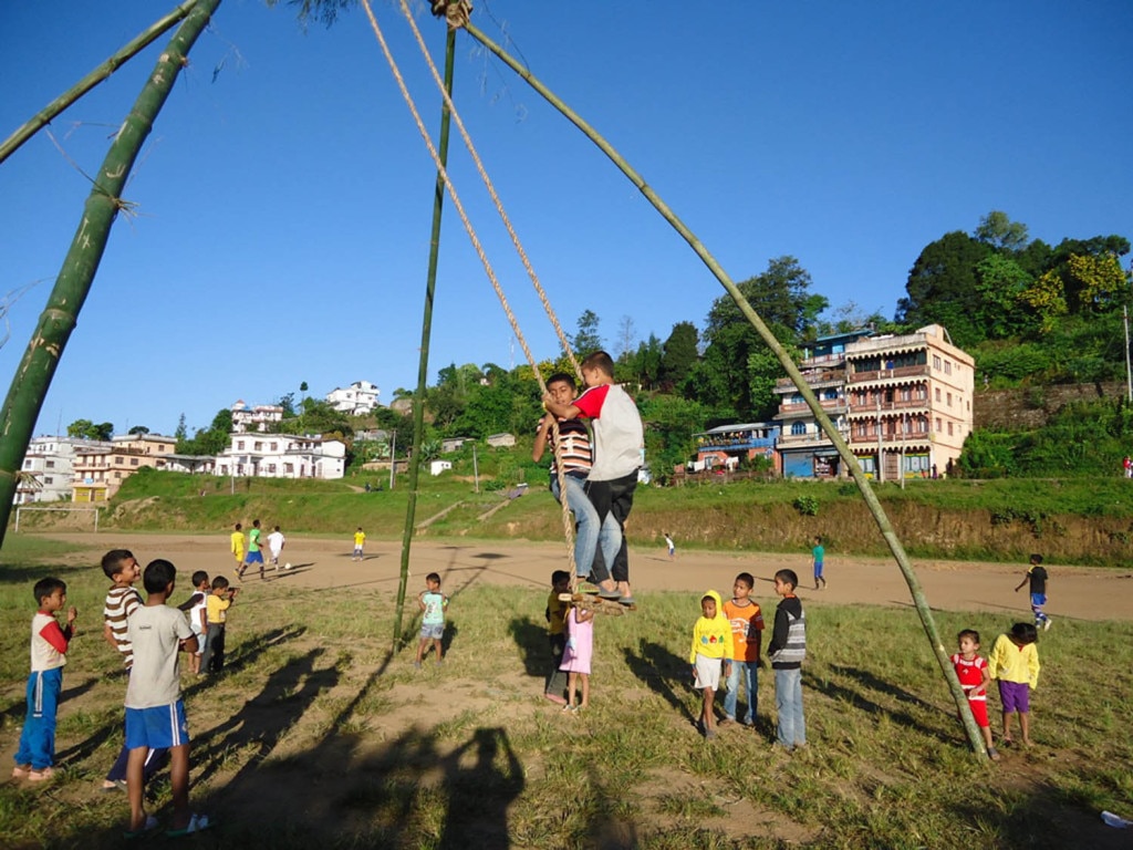 SWINGING