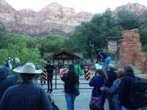 Staccionate scavalcate allo Zion National Park (Photo pagina Facebook Occupy our National Parks)