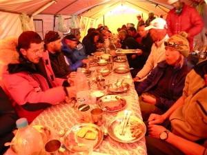 Pranzo al campo base del K2 (spedizione K2 2004)