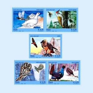 I cinque francobolli rappresentanti le specie protetti di uccelli delle Alpi (Photo courtesy of Ansa.it)