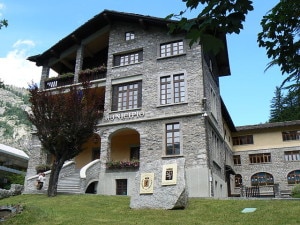 Municipio di Courmayeur (Photo Elena Tartaglione courtesy of Wikimedia Commons)