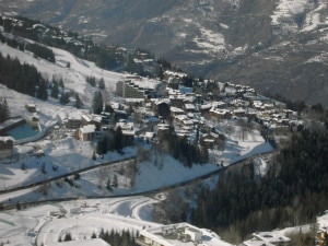 La stazione sciistica di Courchevel nelle Alpi Francesi della Savoia (Photo courtesy of Wikimedia Commons)