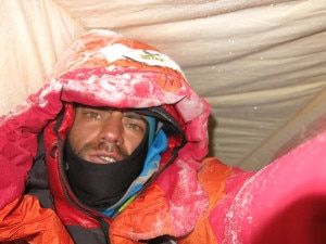 Daniele Nardi in tenda durante la spedizione dell'inverno scorso al Nanga Parbat (Photo Daniele Nardi)
