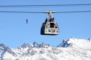 Julien Millot sull'highline (Photo AFP - www.dailymail.co.uk)