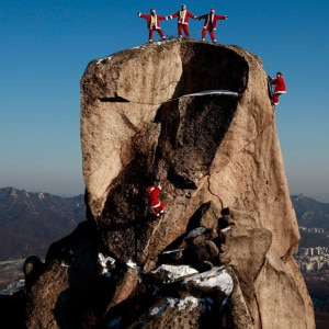 Santa-climbers - alpinisti del Mountaineering club dell'Hanyang technical high school (Photo aliraqi.org)