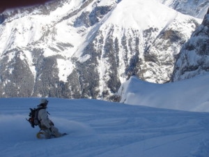 Photo of Fuoripista in Marmolada, snowboarder scivola e resta bloccato