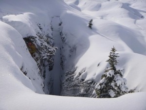 Grotte Piani Eterni ingresso principale (foto Michela Zambelli)