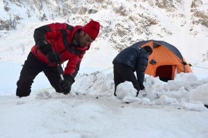 Nardi al campo base della parete Diamir