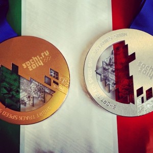 Arianna Fontana mostra su Instagram le medaglie conquistate finora a Sochi: a sinistra il bronzo nella 1500 metri e a destra l'argento dei 500 metri (Photo courtesy of instagram.com/aryfonta90)