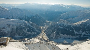 Courmayeur con a sinistra la Val Ferret e a destra la Val Veny (Photo courtesy of Wikimedia Commons/Flickr)