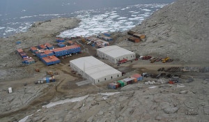 La Stazione Mario Zucchelli, presso Baia Terra Nova, è la base scientifica permanente italiana in Antartide (Photo Andrew Mandemaker courtesy of Wikimedia Commons)