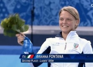 Arianna Fontana durante la cerimonia di premiazione (Photo courtesy of Fisg)