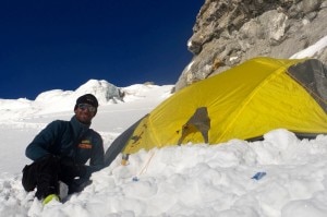 Daniele Nardi installa campo 1 sulla parete Diamir (Photo pagina Facebook Daniele Nardi)