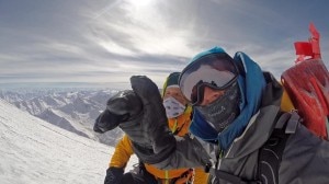 David Göttler e Simone Moro studiano la situazione sopra C3 (photo ©thenorthface_davidgöttler)